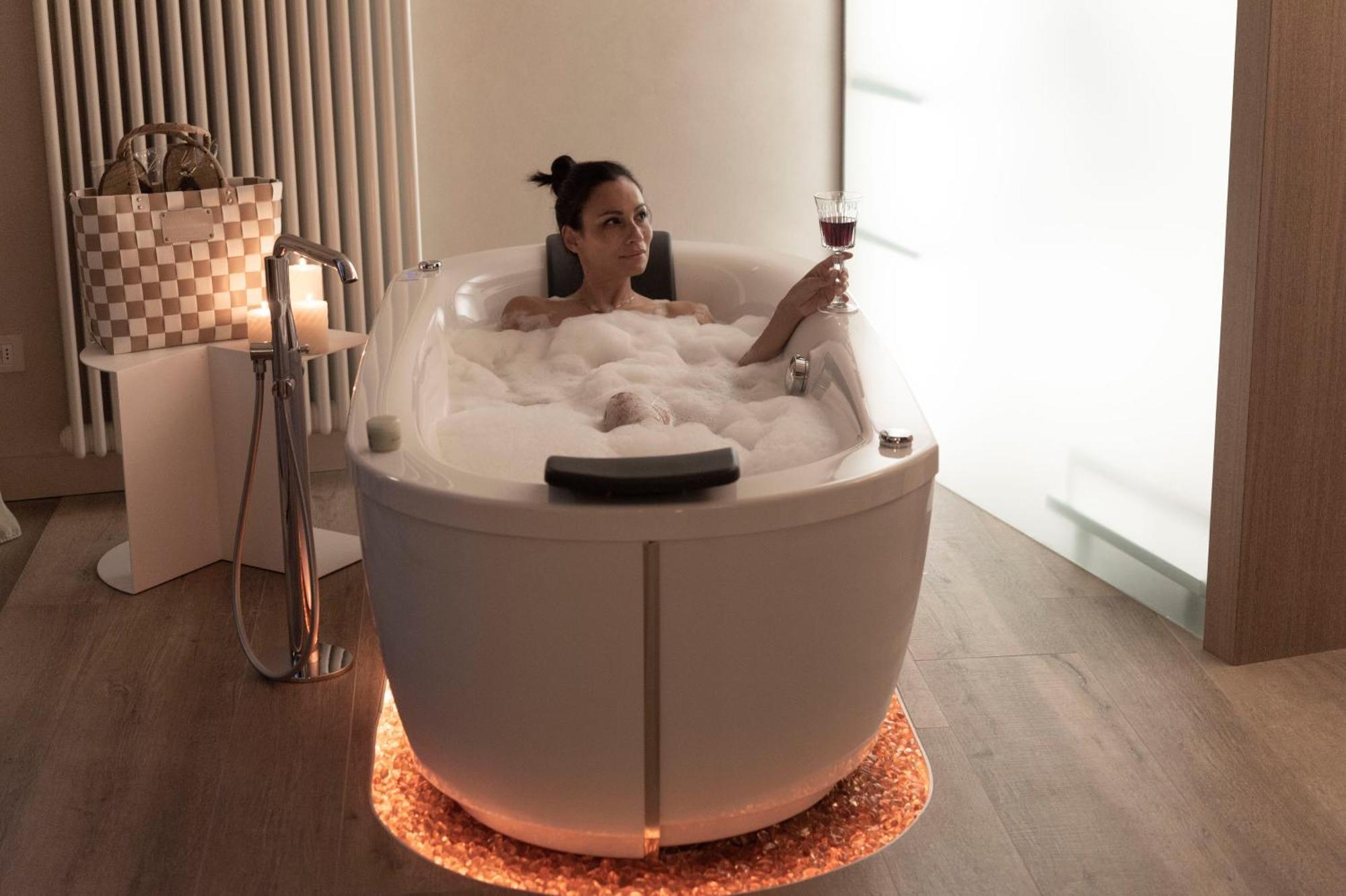 San Colombano Suites Бардолино Екстериор снимка