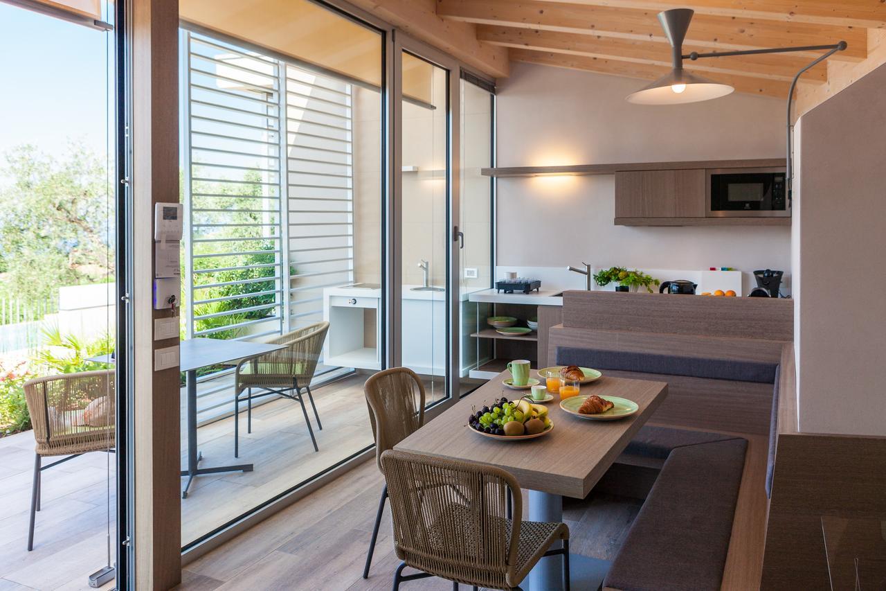San Colombano Suites Бардолино Екстериор снимка