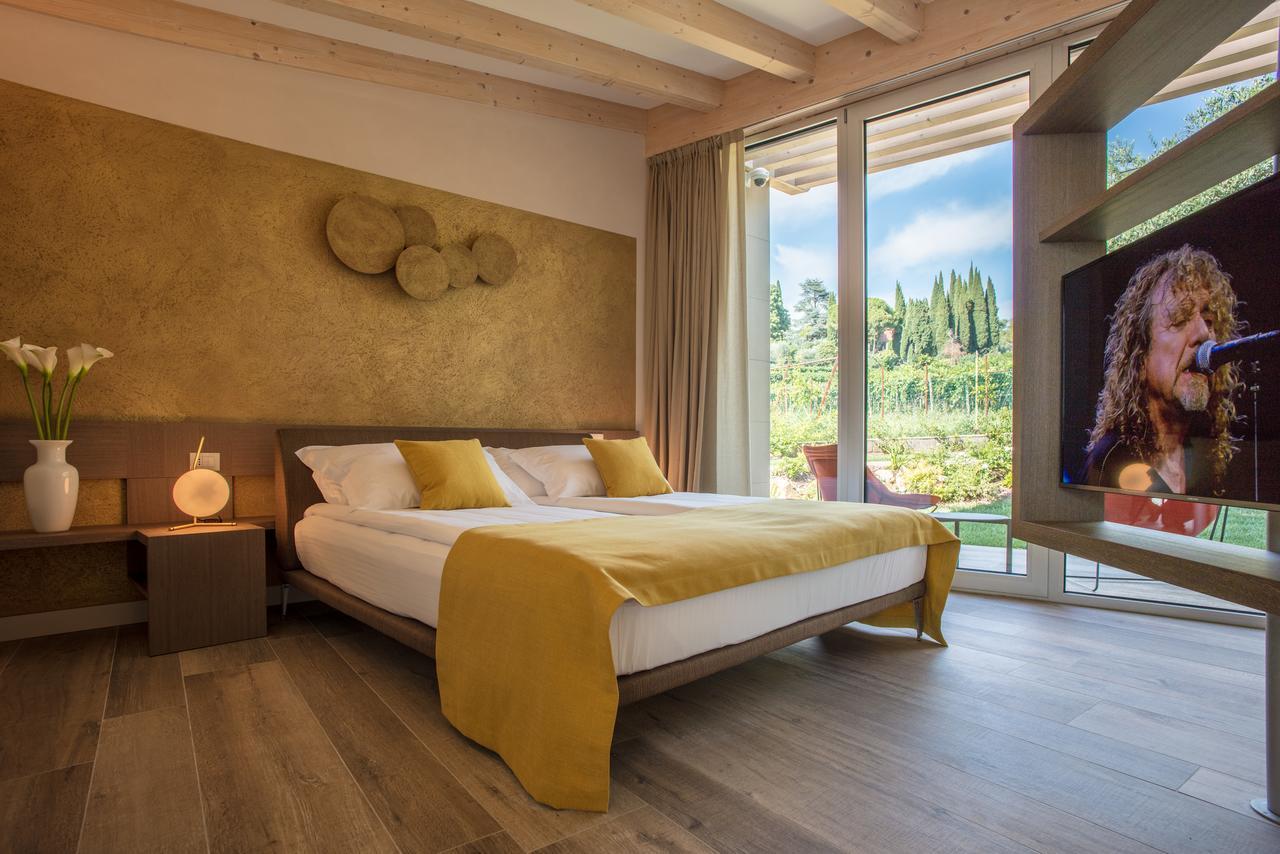 San Colombano Suites Бардолино Екстериор снимка