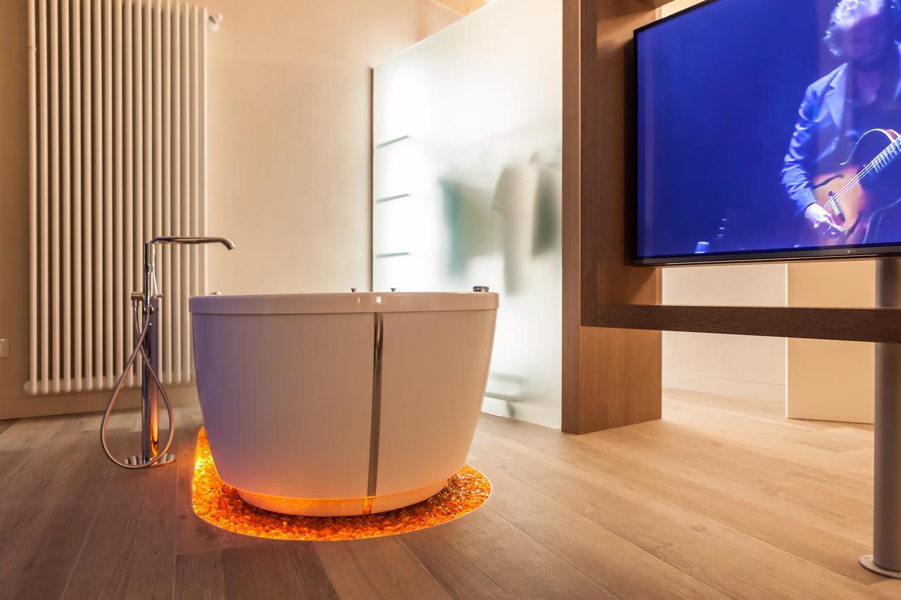San Colombano Suites Бардолино Екстериор снимка